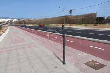 Vandalizan las nuevas papeleras del ensanche de la carretera de Melenara (Telde)/TA.